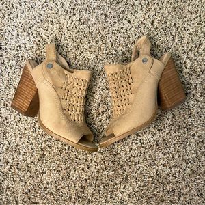 Altar’d State chunky block heel tan open toe sling sandal